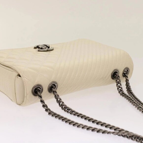 CHANEL Chevron x Matelasse Chain Shoulder Bag Lamb Skin White CC Auth 48469AV - Picture 6 of 16